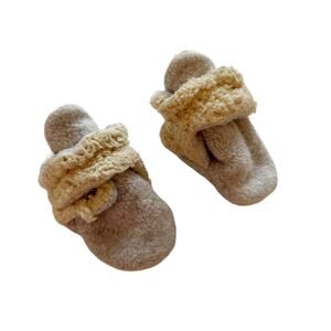 Zutano Grey and Cream Kids Slippers (0-3)